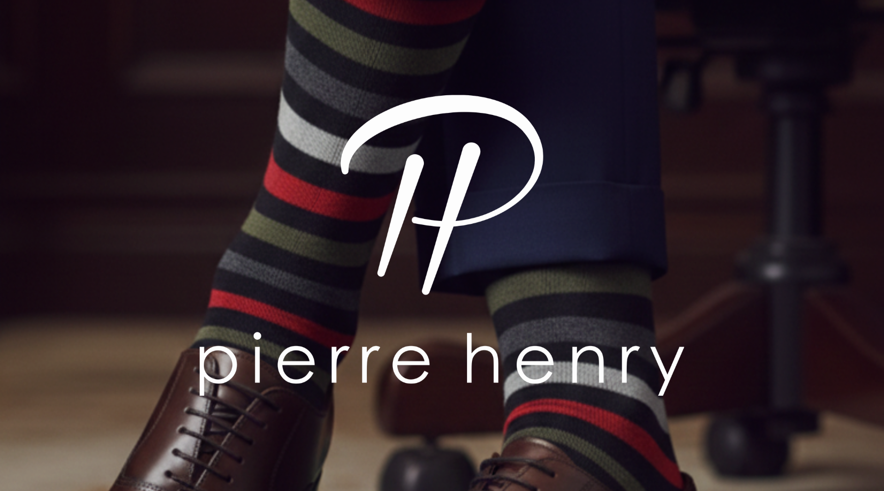 Navy-blue-suit-and-brown-shoes